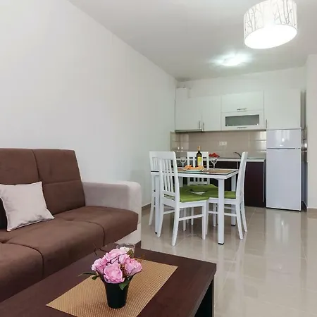 One-bedroom In * Vir